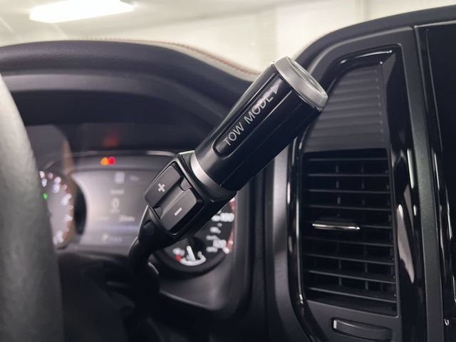 2024 Nissan TITAN Crew Cab PRO-4X 4x4