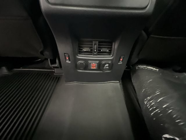 2024 Nissan TITAN Crew Cab PRO-4X 4x4