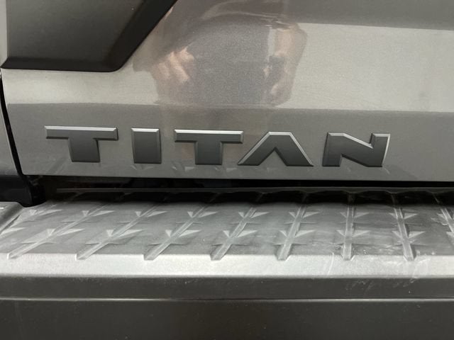 2024 Nissan TITAN Crew Cab PRO-4X 4x4