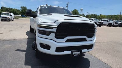 2025 RAM 3500 Laramie Crew Cab 4x4 8' Box