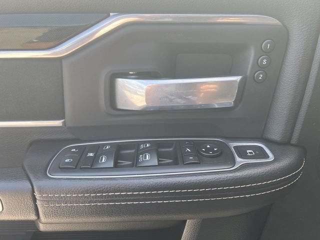 2019 RAM 2500 Laramie Crew Cab 4x4 6'4" Box