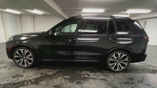 2024 BMW X7 M60i