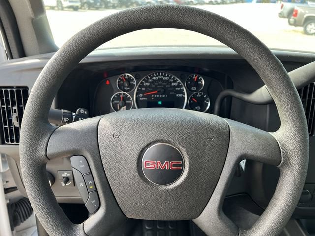 2025 GMC Savana Cutaway 3500 1WT