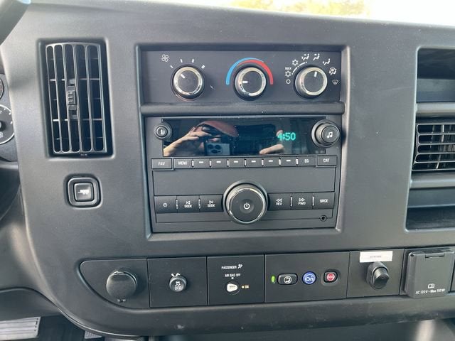 2025 GMC Savana Cutaway 3500 1WT