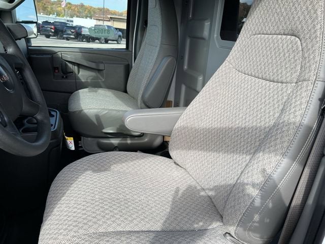 2025 GMC Savana Cutaway 3500 1WT