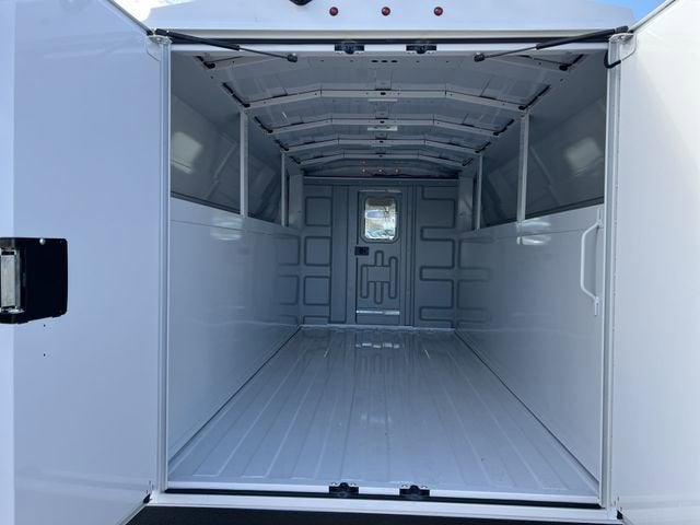 2025 GMC Savana Cutaway 3500 1WT