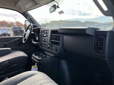 2025 GMC Savana Cutaway 3500 1WT