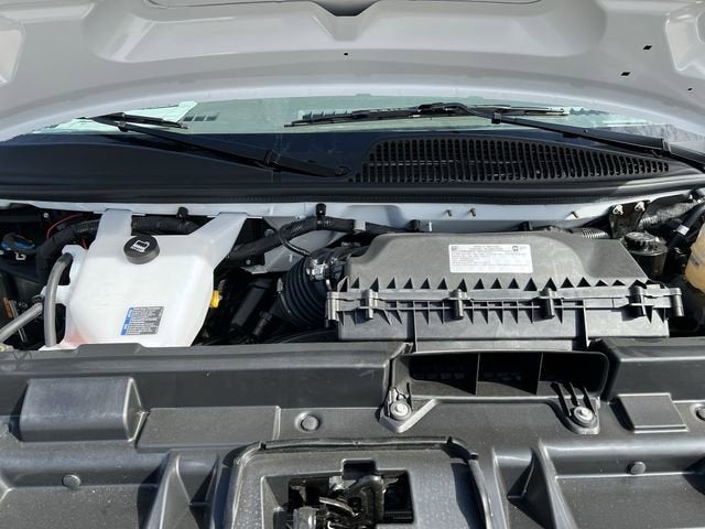 2025 GMC Savana Cutaway 3500 1WT