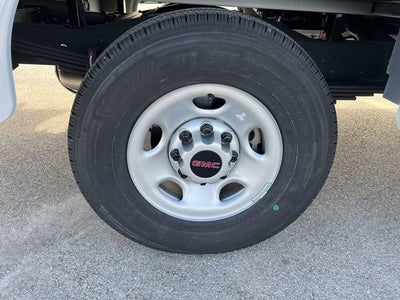 2025 GMC Savana Cutaway 3500 1WT