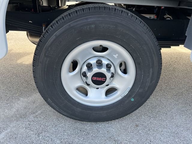 2025 GMC Savana Cutaway 3500 1WT