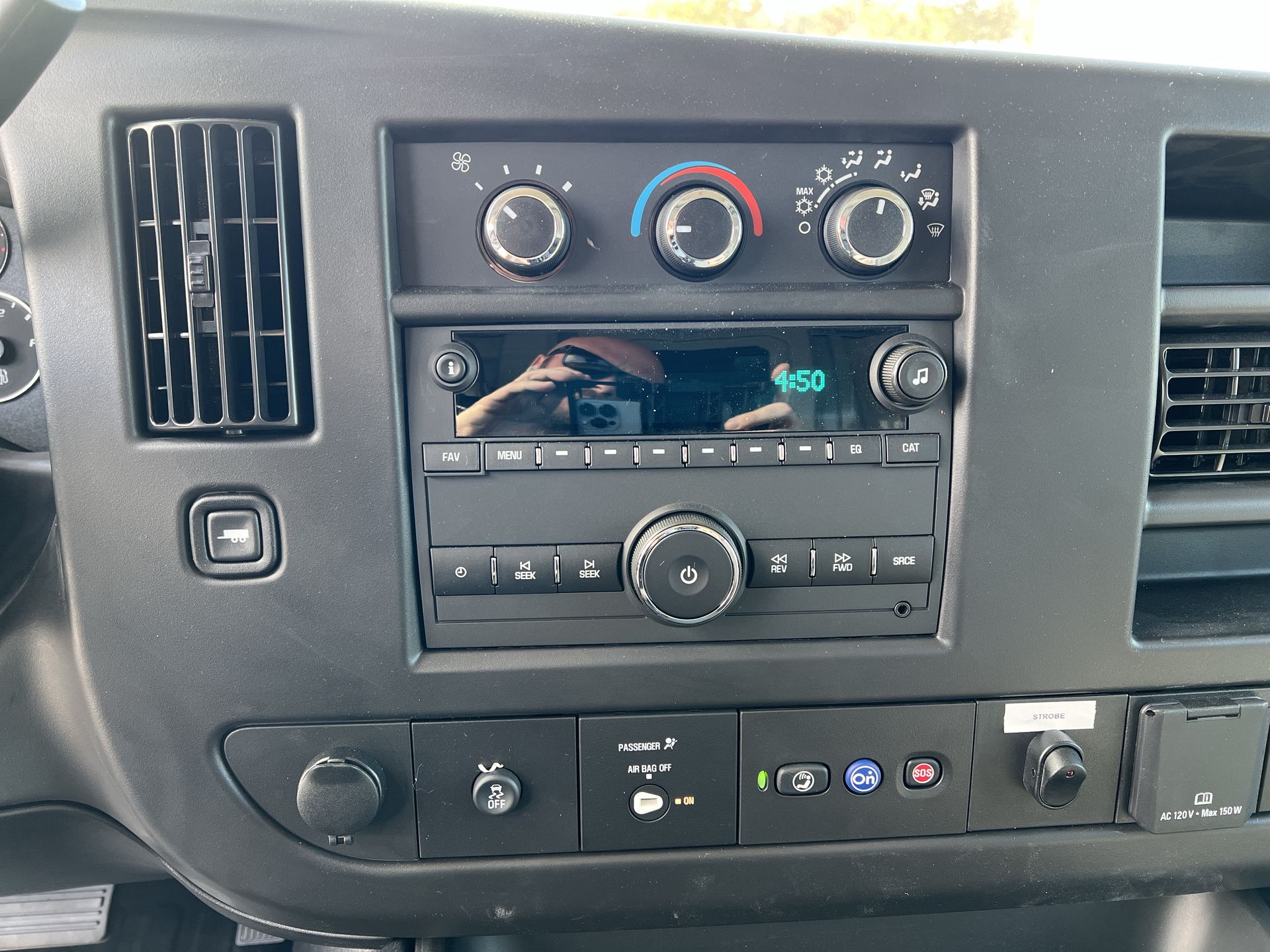 2025 GMC Savana Cutaway 3500 1WT