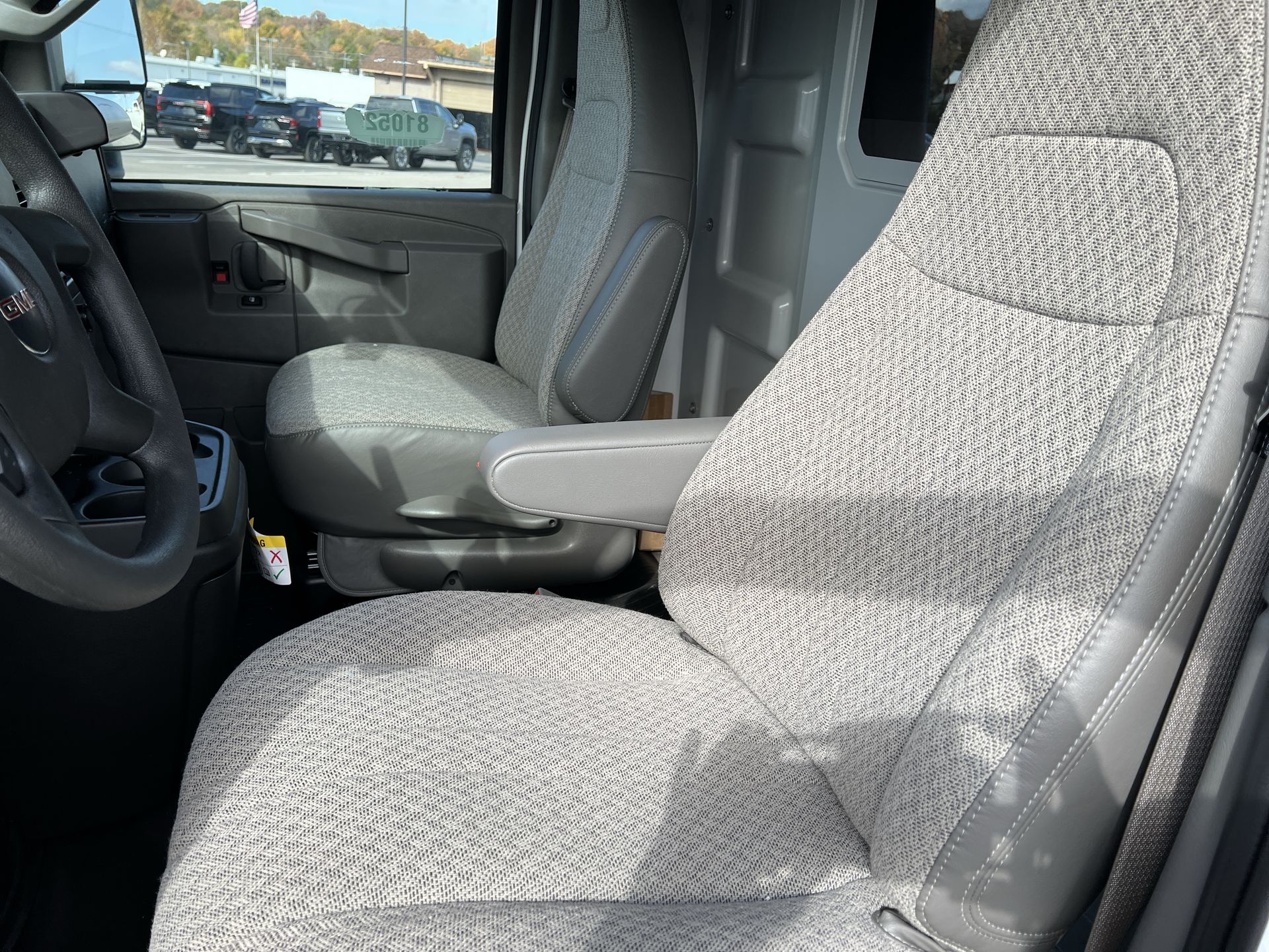 2025 GMC Savana Cutaway 3500 1WT