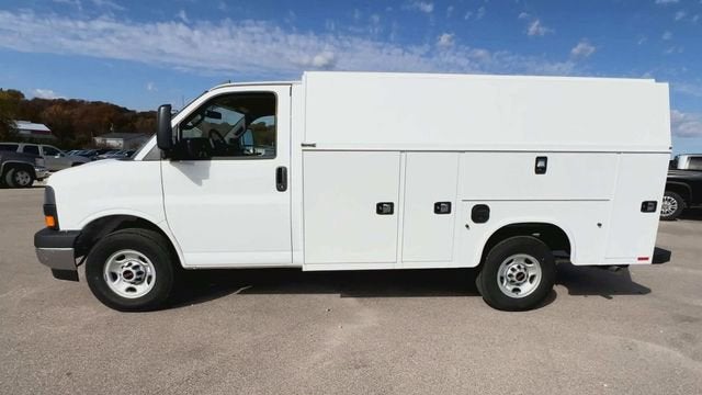 2025 GMC Savana Cutaway 3500 1WT