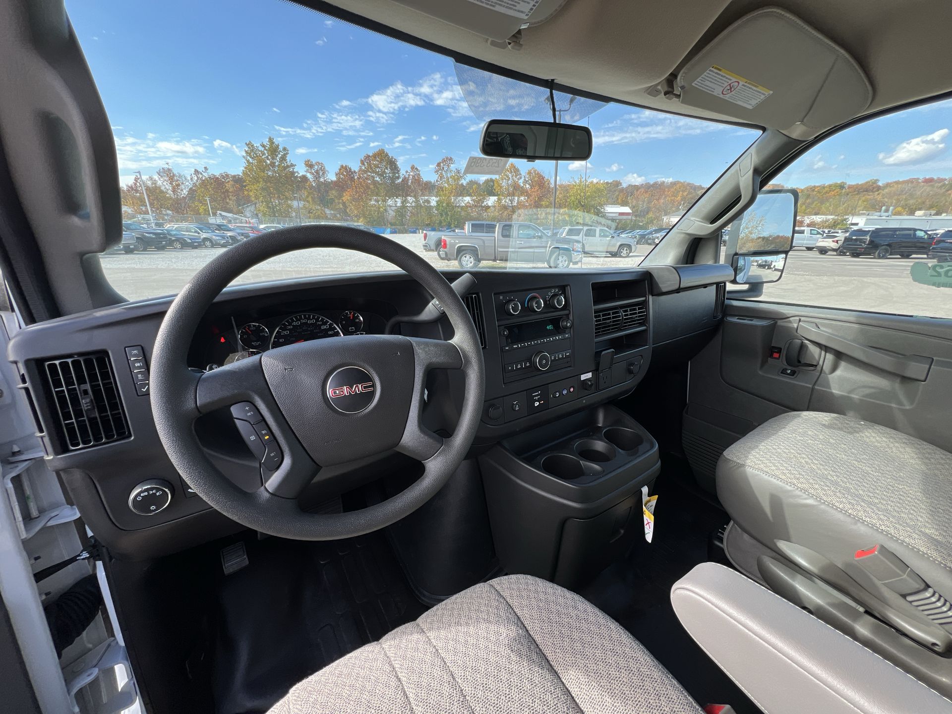 2025 GMC Savana Cutaway 3500 1WT