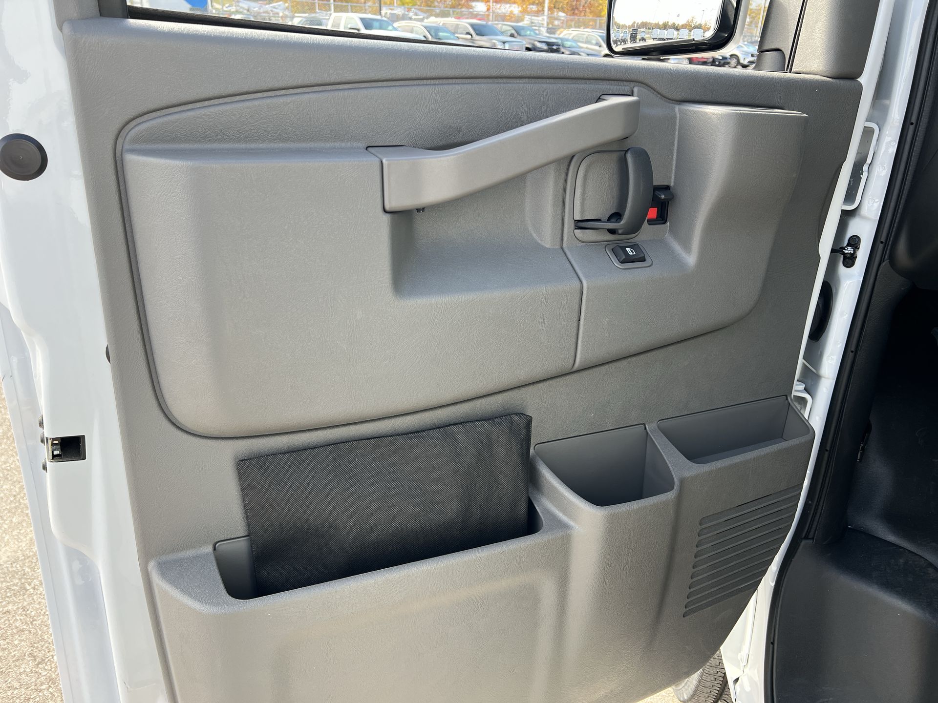 2025 GMC Savana Cutaway 3500 1WT