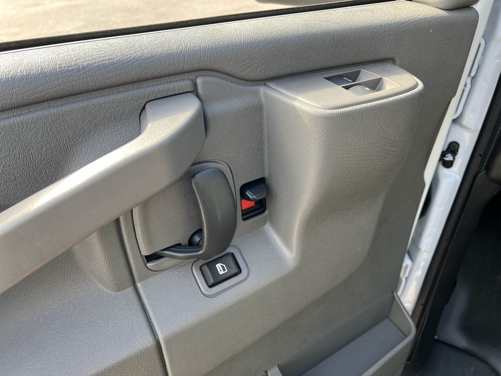 2025 GMC Savana Cutaway 3500 1WT