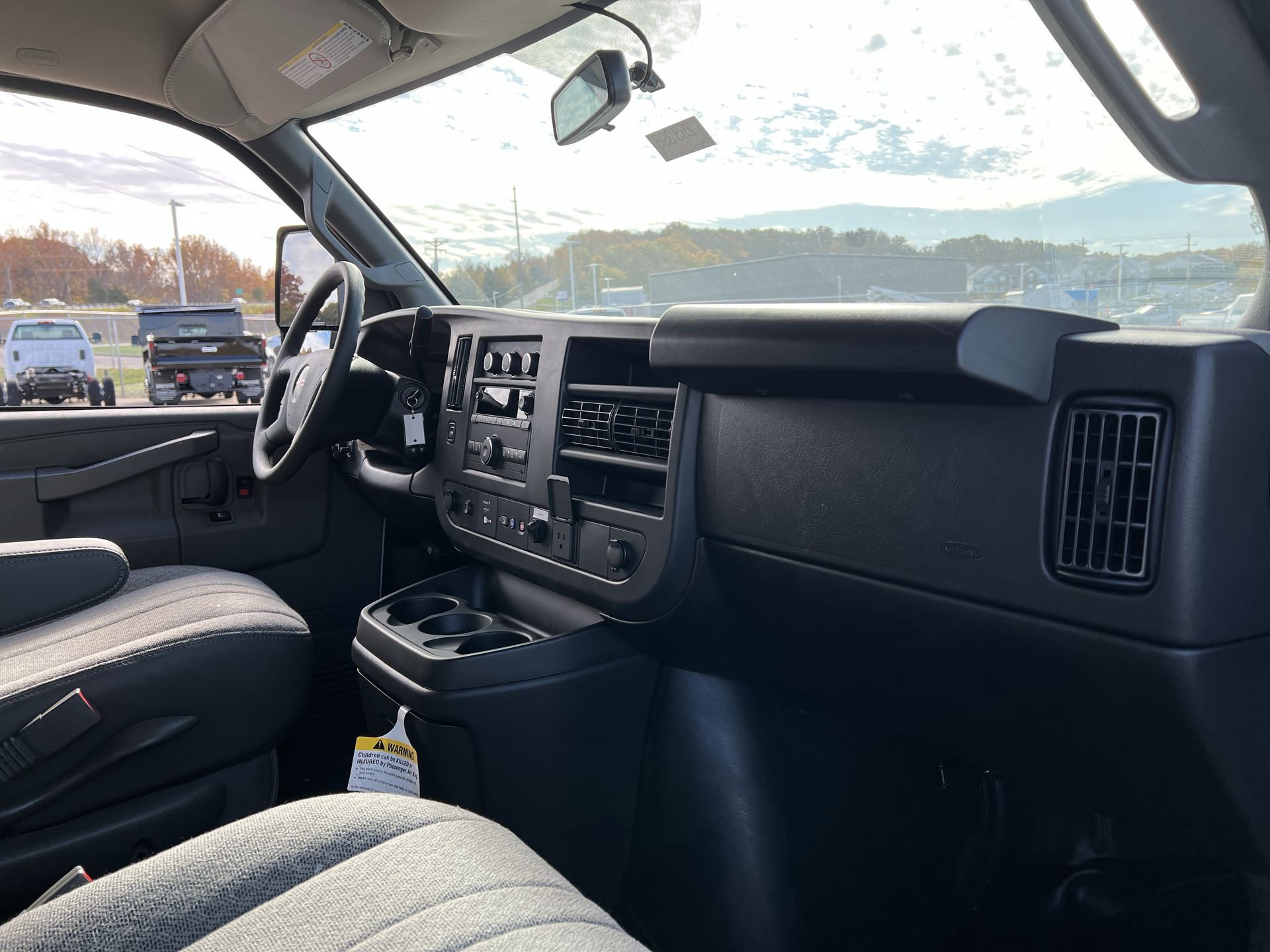 2025 GMC Savana Cutaway 3500 1WT