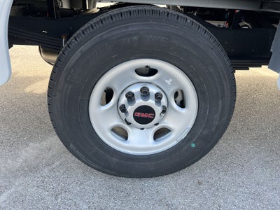 2025 GMC Savana Cutaway 3500 1WT