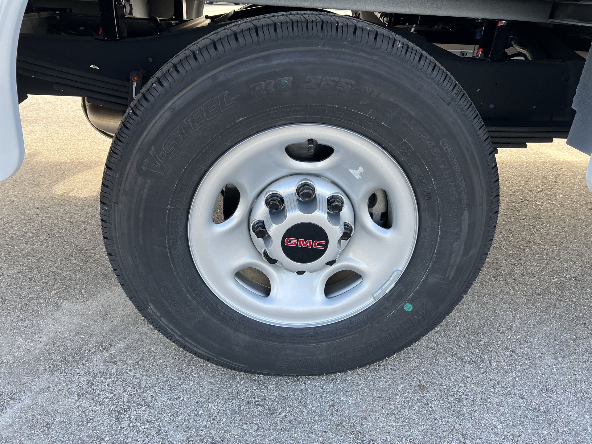 2025 GMC Savana Cutaway 3500 1WT