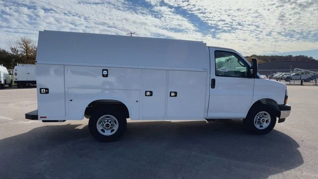 2025 GMC Savana Cutaway 3500 1WT