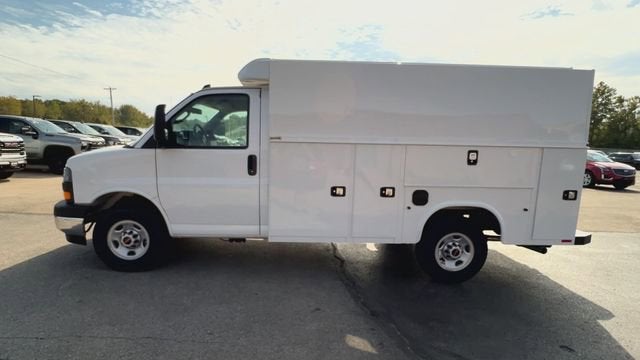 2025 GMC Savana Cutaway 3500 1WT