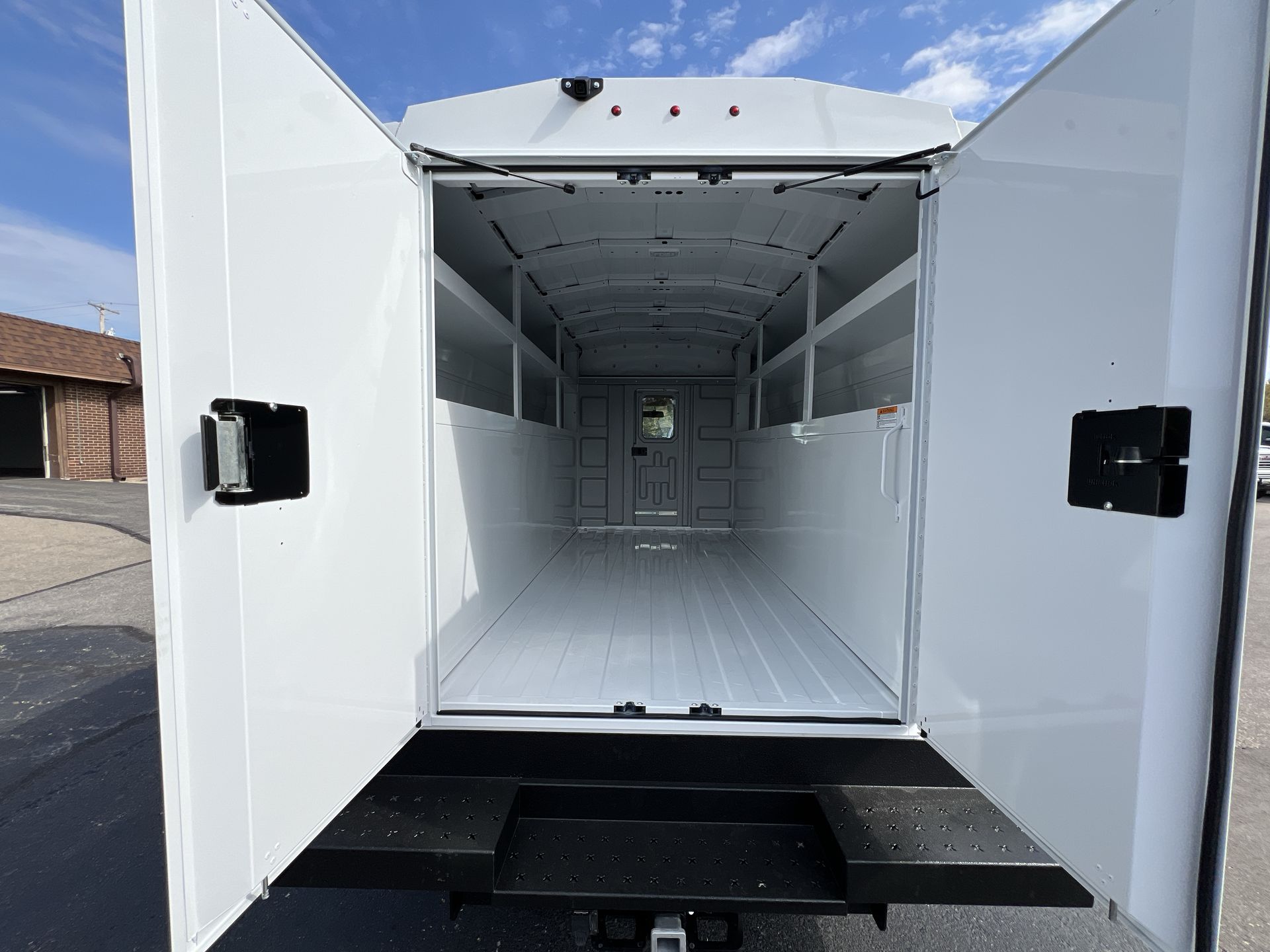 2025 GMC Savana Cutaway 3500 1WT