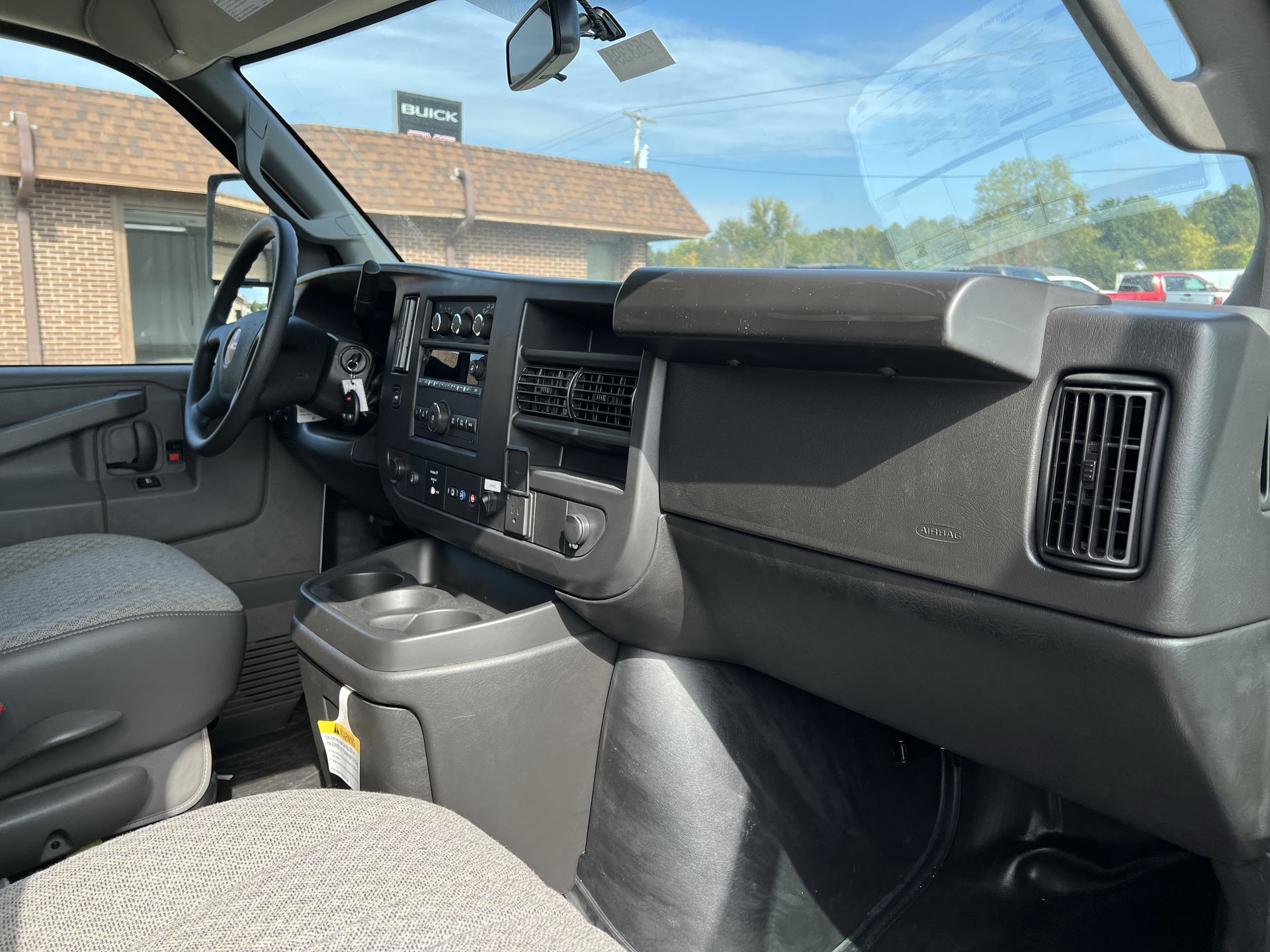 2025 GMC Savana Cutaway 3500 1WT