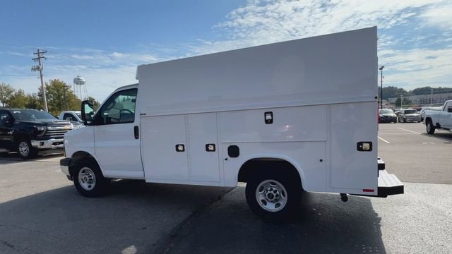 2025 GMC Savana Cutaway 3500 1WT