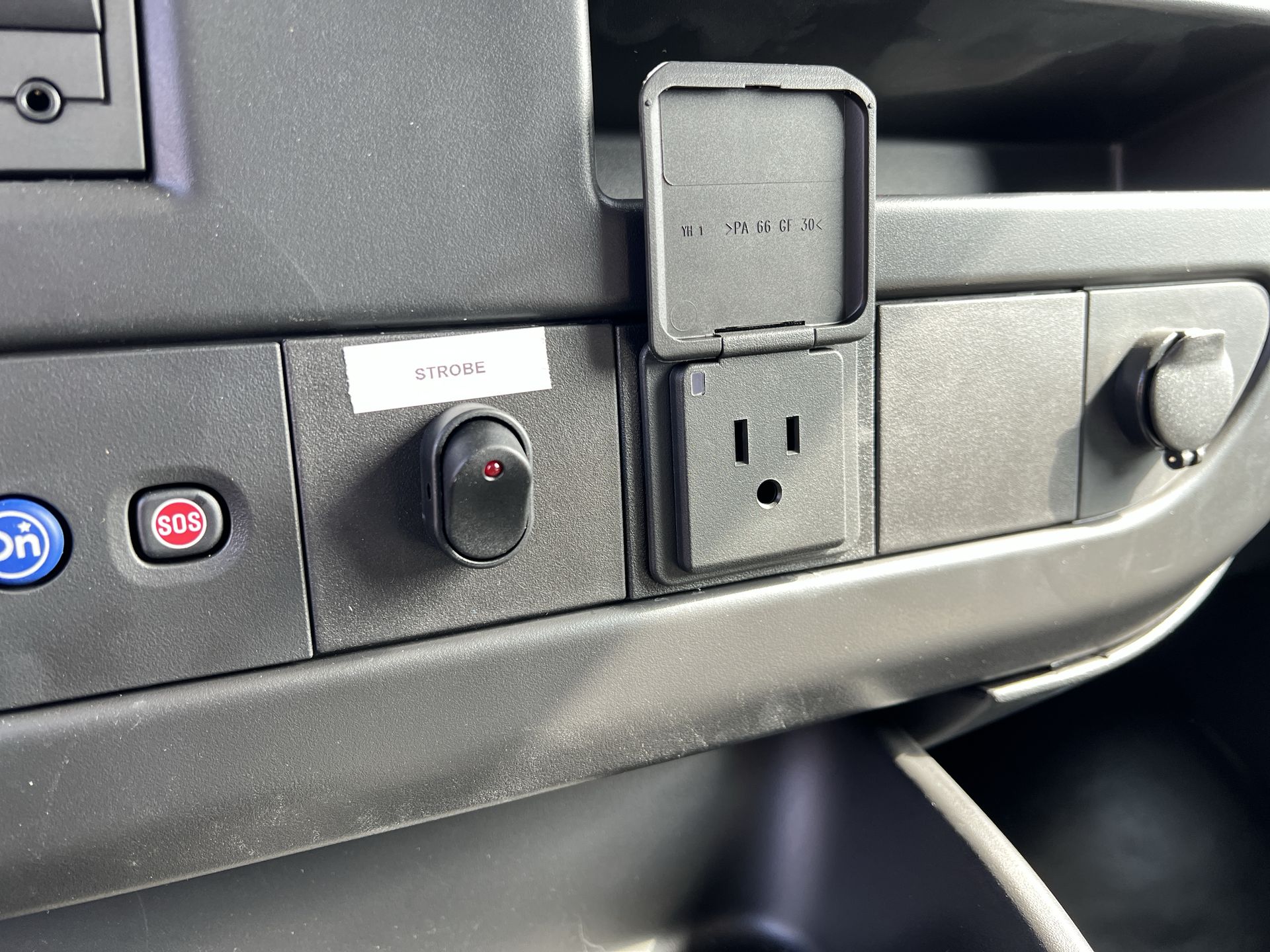 2025 GMC Savana Cutaway 3500 1WT