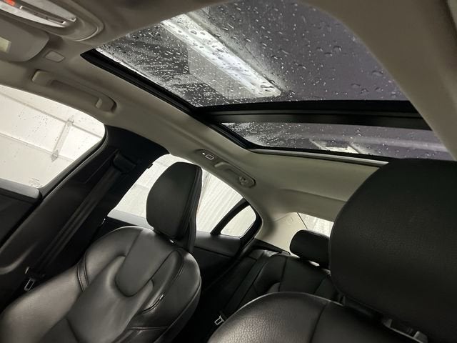 2024 Volvo S60 B5 Plus Dark Theme