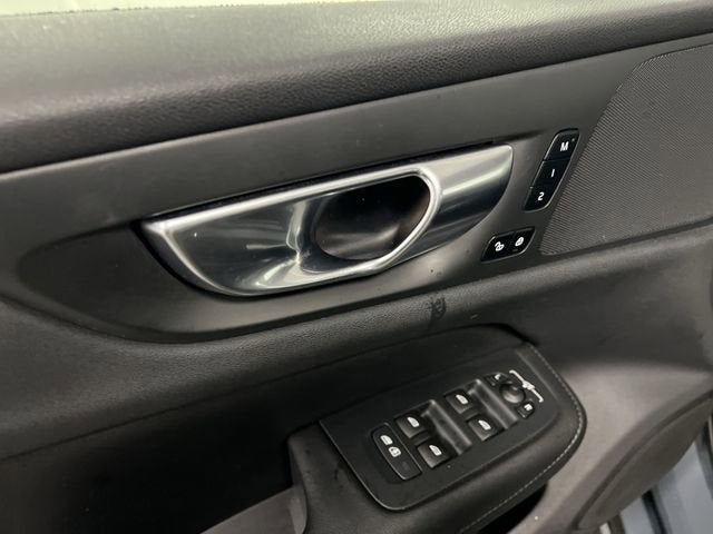 2024 Volvo S60 B5 Plus Dark Theme