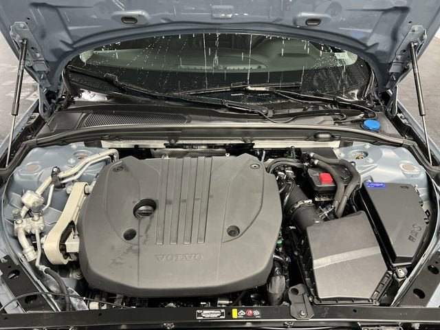 2024 Volvo S60 B5 Plus Dark Theme