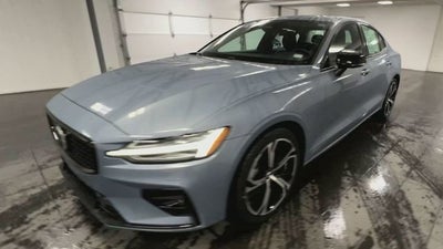 2024 Volvo S60 B5 Plus Dark Theme