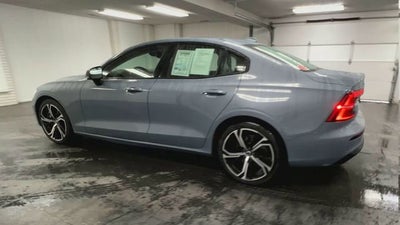 2024 Volvo S60 B5 Plus Dark Theme