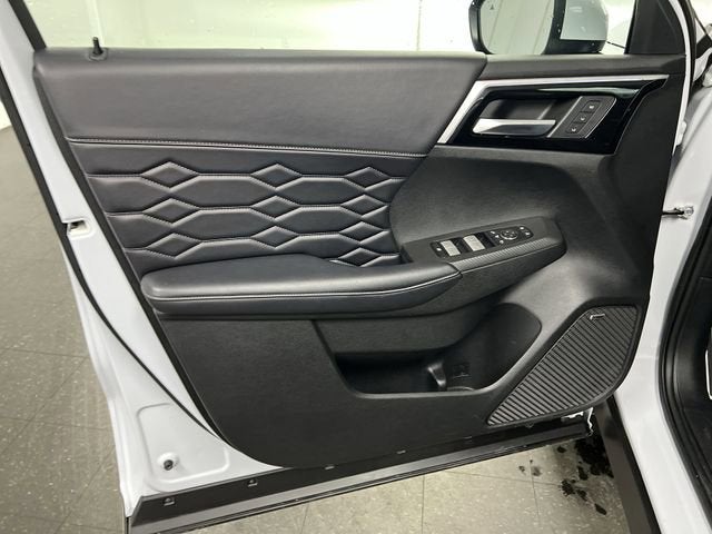 2025 Mitsubishi Outlander SEL - Photo 23