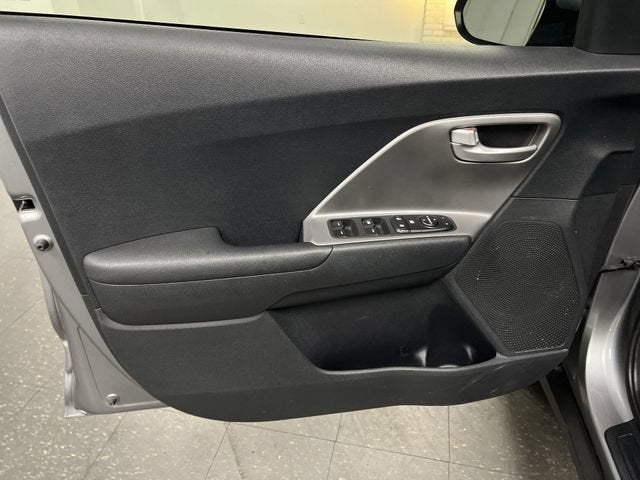 2022 Kia Niro LX
