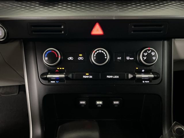 2023 Kia Carnival LX