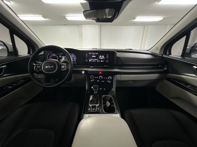 2023 Kia Carnival LX
