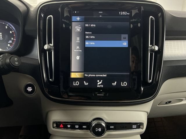 2021 Volvo XC40 T5 Momentum