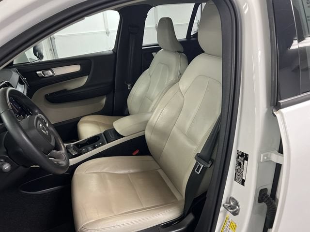 2021 Volvo XC40 T5 Momentum