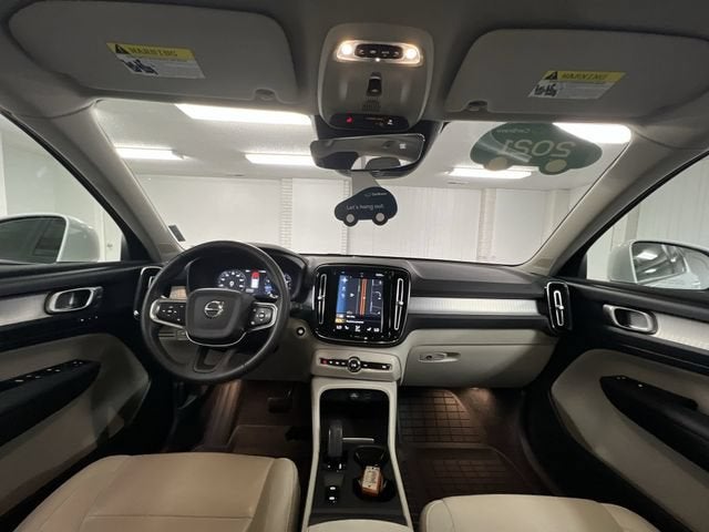 2021 Volvo XC40 T5 Momentum