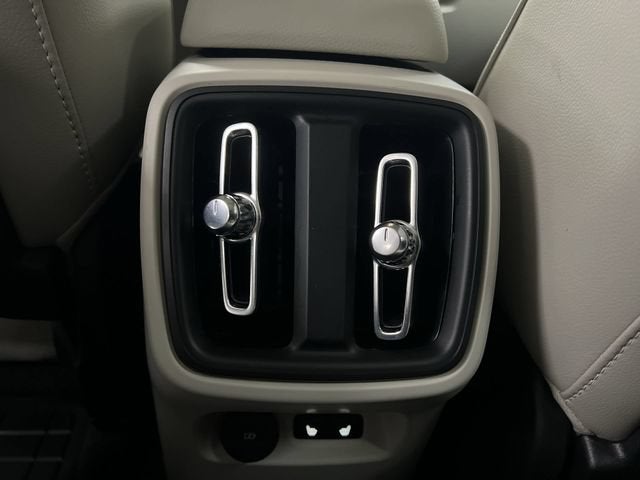 2021 Volvo XC40 T5 Momentum