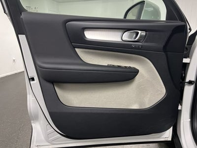 2021 Volvo XC40 T5 Momentum