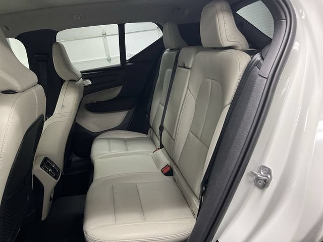 2021 Volvo XC40 T5 Momentum