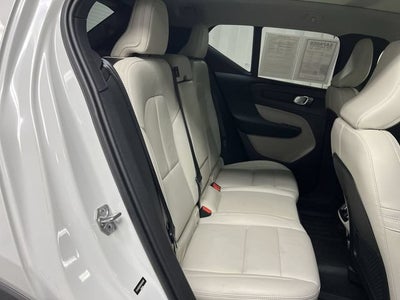 2021 Volvo XC40 T5 Momentum