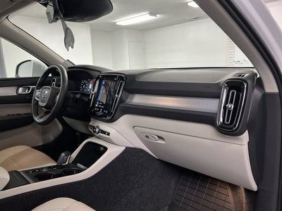 2021 Volvo XC40 T5 Momentum