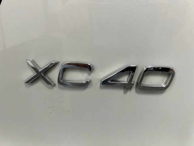 2021 Volvo XC40 T5 Momentum