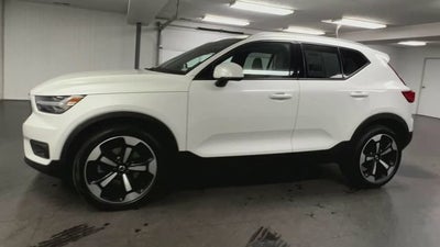 2021 Volvo XC40 T5 Momentum