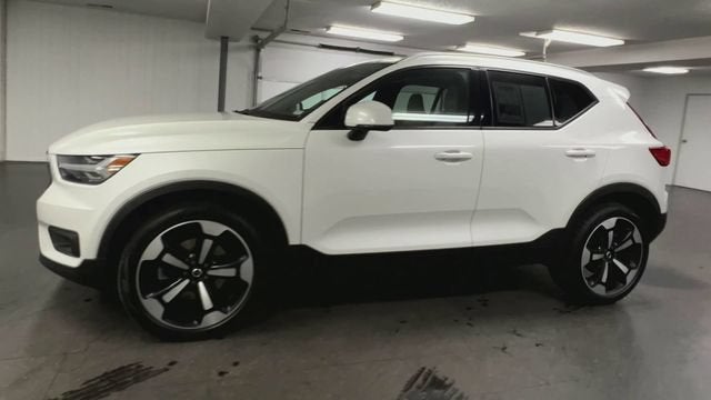 2021 Volvo XC40 T5 Momentum
