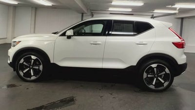 2021 Volvo XC40 T5 Momentum